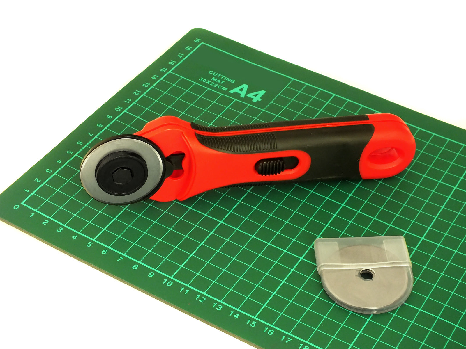 A4 Self Healing Cutting Mat plus 45mm Rotary Cutter c/w Locking Guard & 6pc Blades