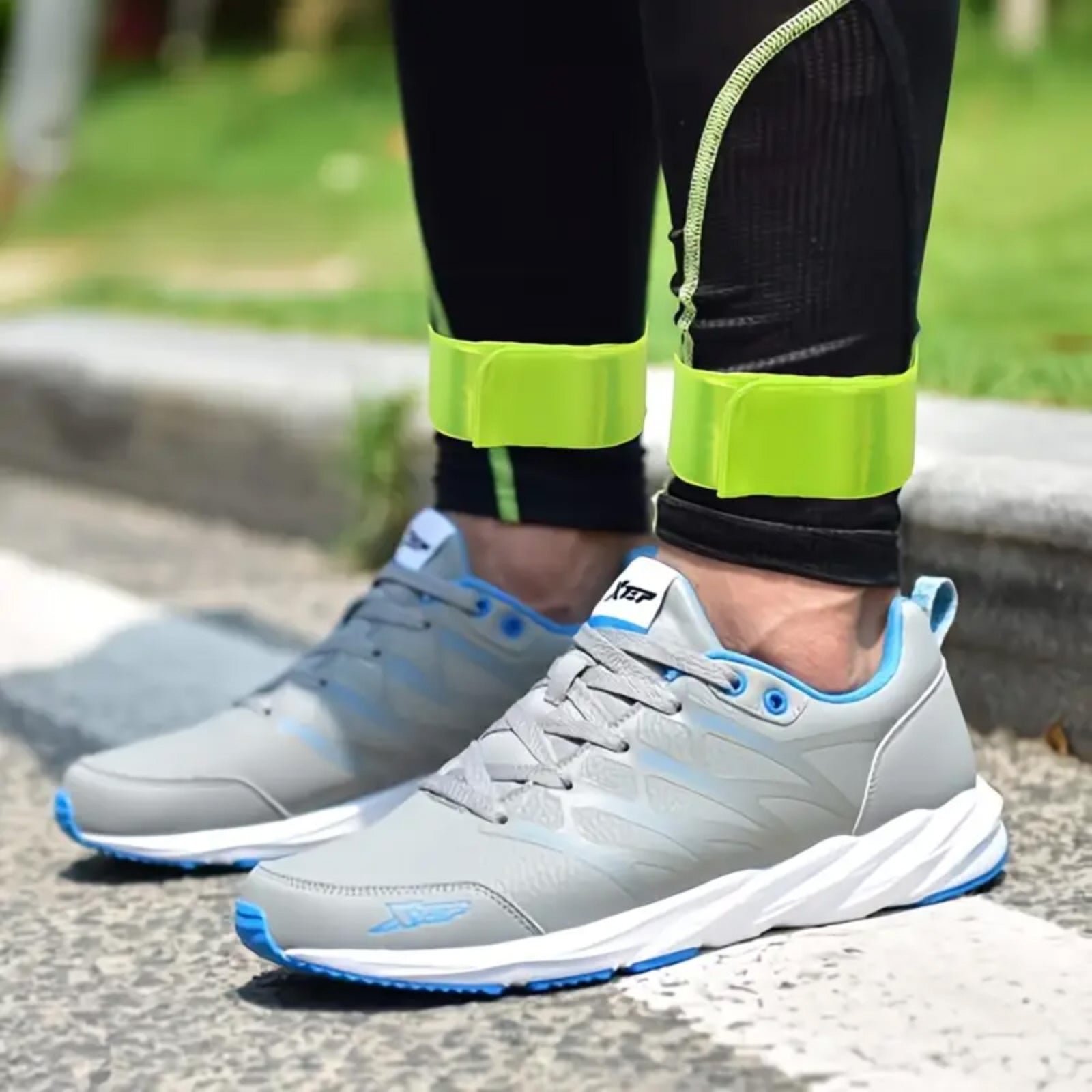 0.9m Bike Chain with Combination Lock Padlock, Cycle Lights & 4pc Hi Vis Safety Bands