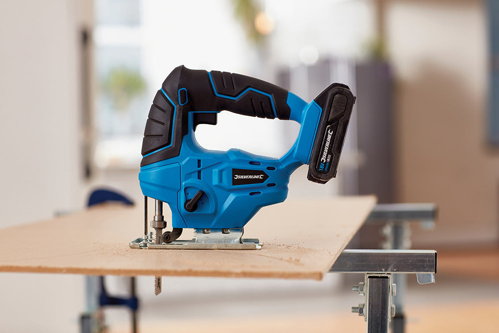 Silverline 18V Cordless Jigsaw plus 30pc Blades | Variable Speed 2Ah Li-ion Battery and Fast Charger