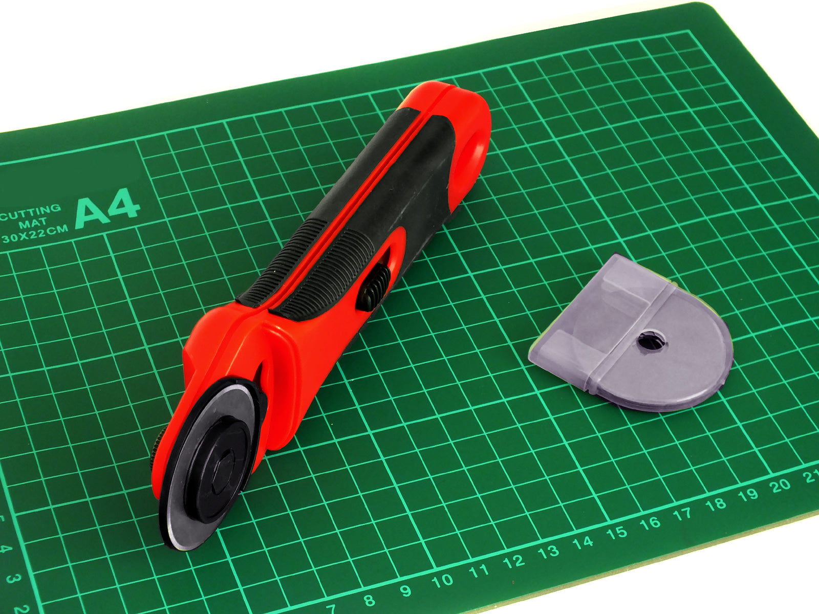 A4 Self Healing Cutting Mat 45mm Rotary Cutter c/w Locking Guard & 6pc Blades
