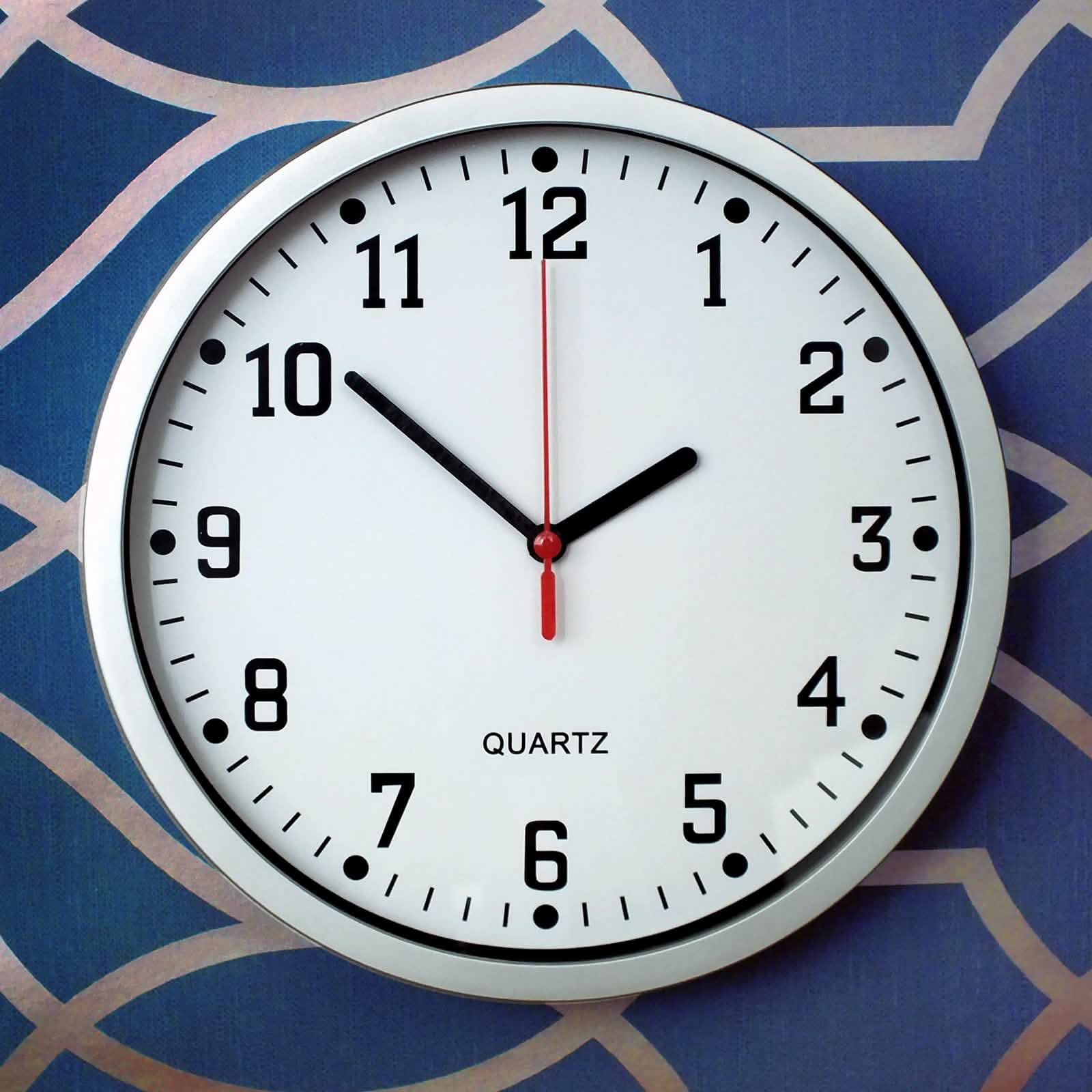 9" Round Silver Wall Clock Quartz Movement Bold Numerals Home Kitchen Bedroom