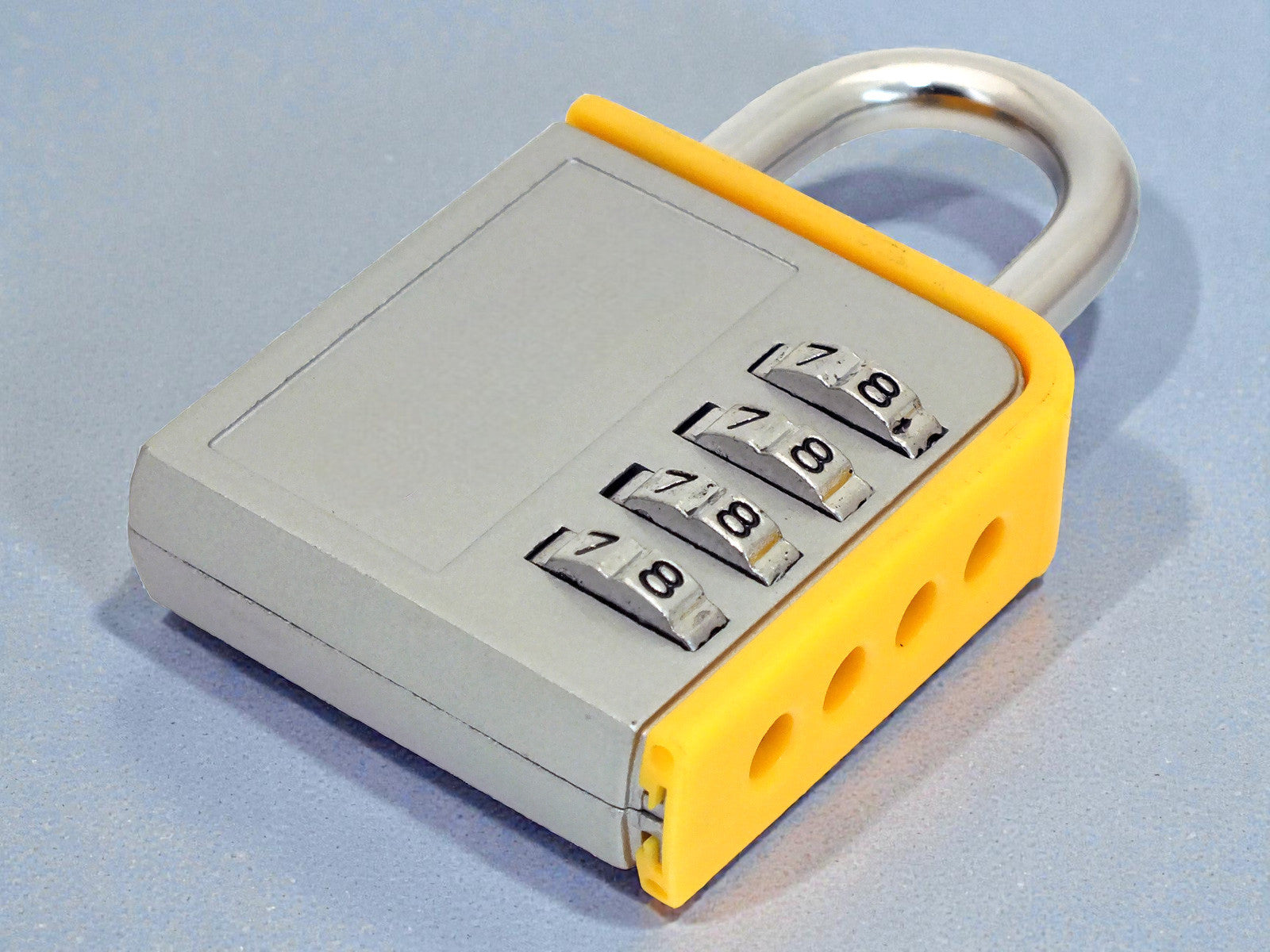 4 Digit Combination Padlock | Zinc Body with Steel Shackle | 10,000 Resettable Codes | 5yr Warranty