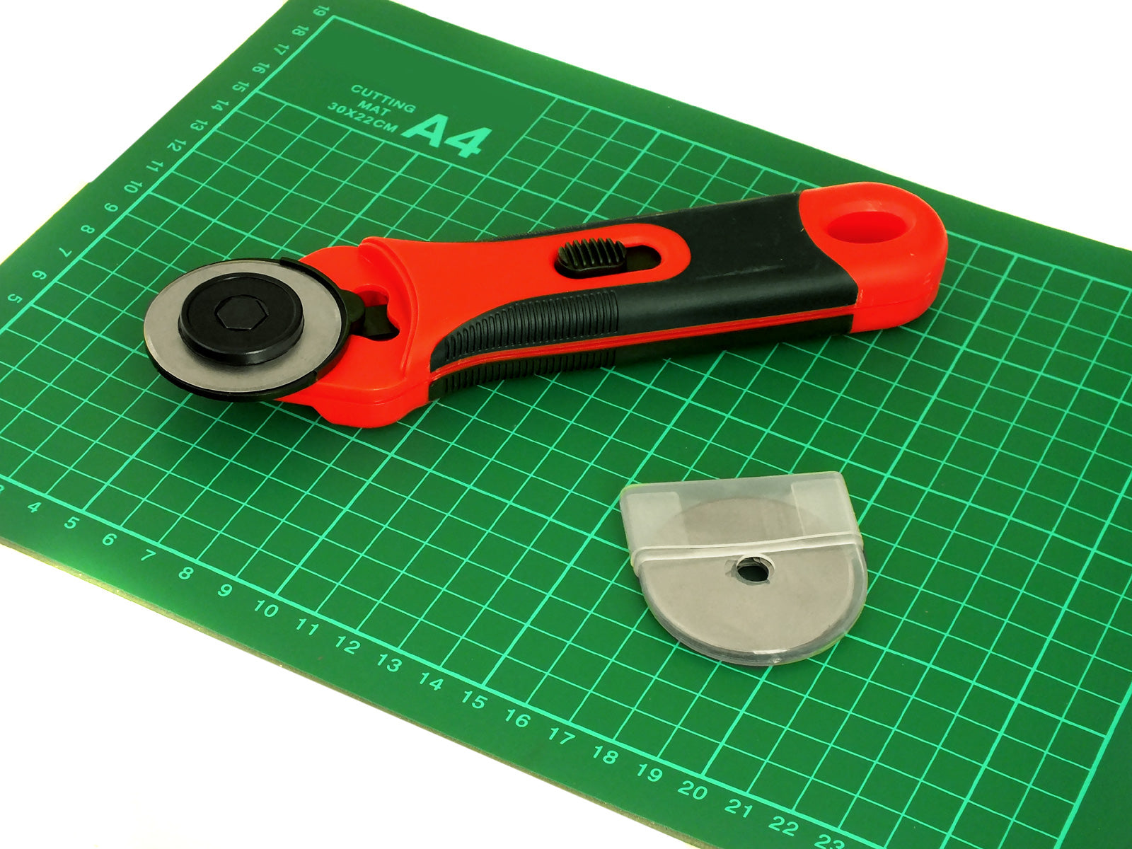 A4 Self Healing Cutting Mat 45mm Rotary Cutter c/w Locking Guard & 6pc Blades