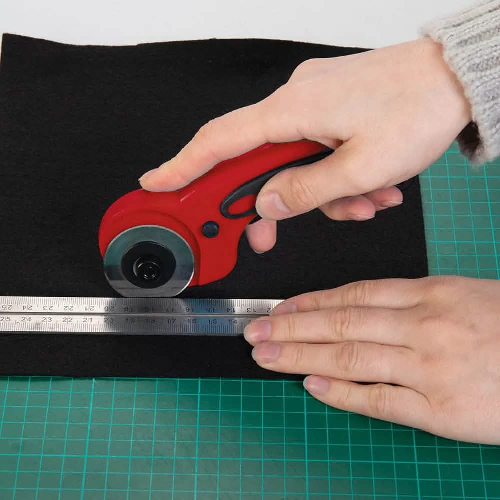 tooltime 45mm Rotary Cutter 45mm Rotary Cutter with 6pc Blades | Fabric Paper Card Craft Safety Cutting Tool